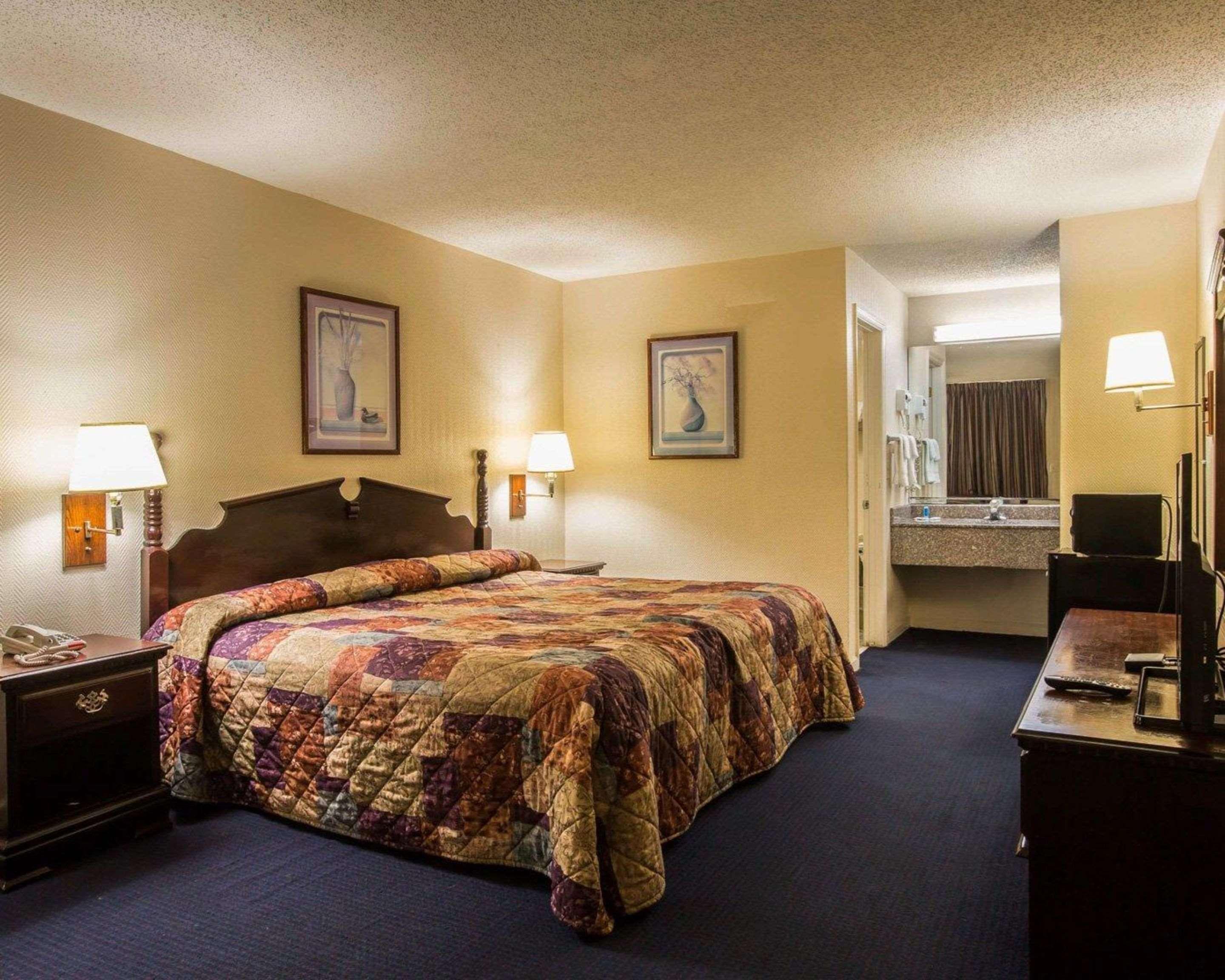 Rodeway Inn Phenix City Extérieur photo